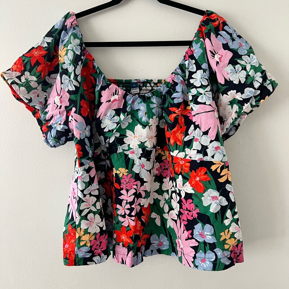 Old Navy Floral Women's Top NWT